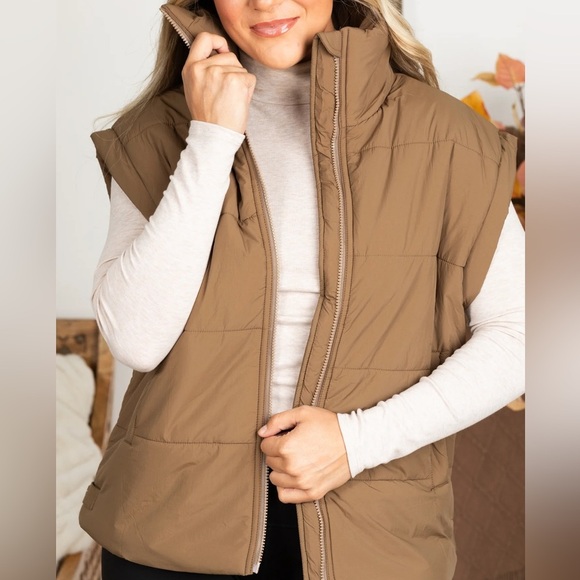 HYFVE Oversized Brown Quilted Puffer Vest - Picture 1 of 5